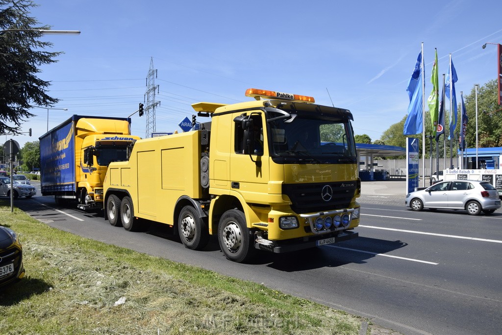 LKW in Boeschung A 3 Rich Frankfurt Hoehe Roesrath Lohmar P279.JPG - Miklos Laubert